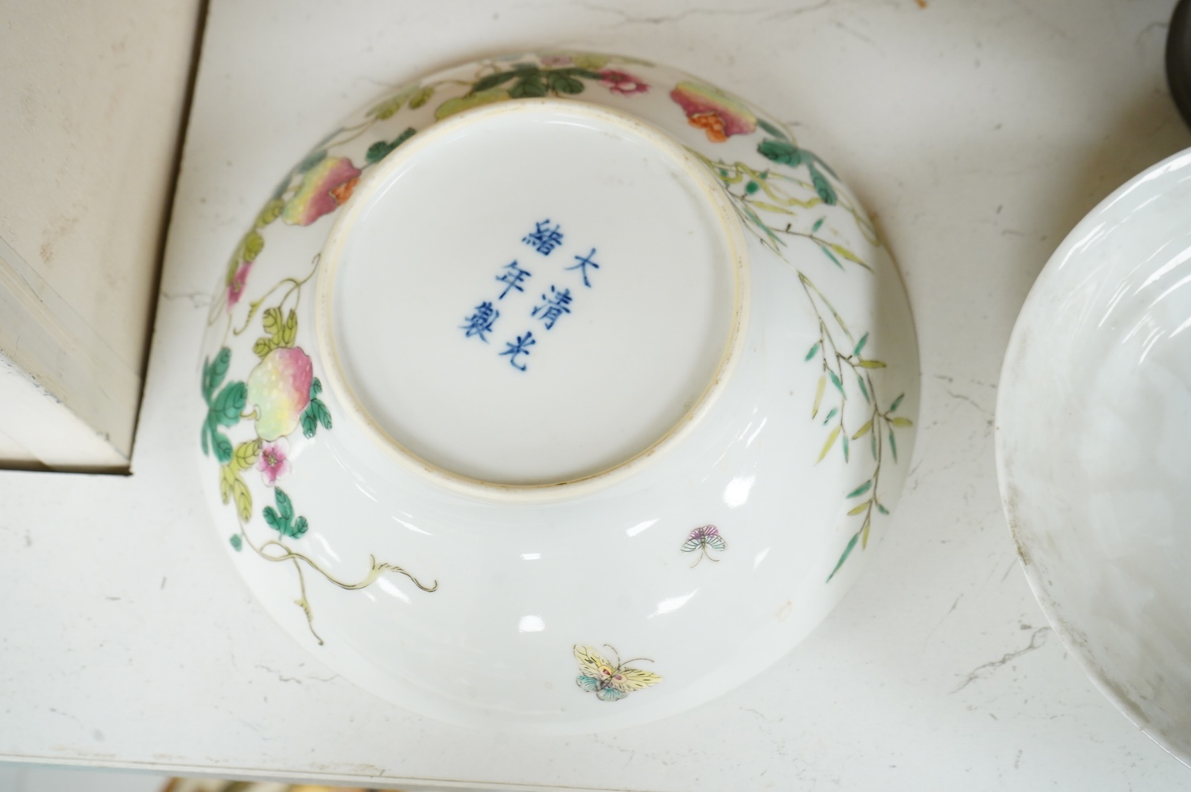 A Chinese famille rose bowl, Guangxu mark and an odd cover, same mark, largest 20cm